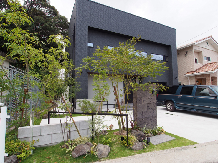 緑豊かなシンプルデザインな家【YKKフォトコンテスト受賞作品】