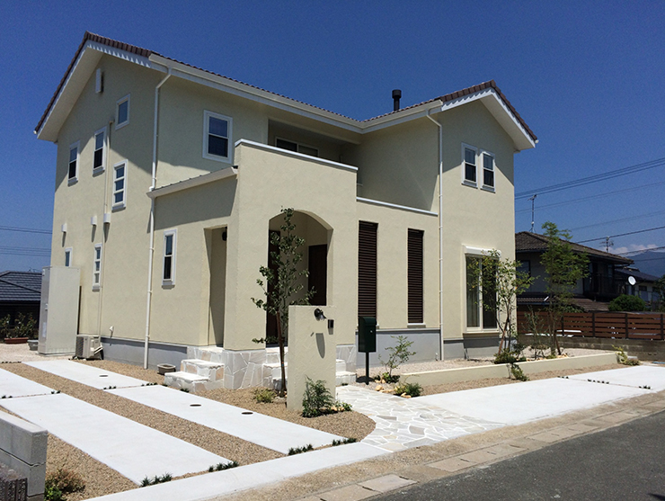 プロバンス風の家と調和させたシンプル外構 福岡市博多区