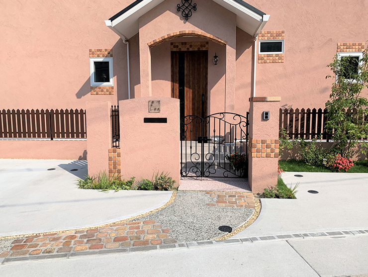 建物との調和・アメリカンフェンスの外構