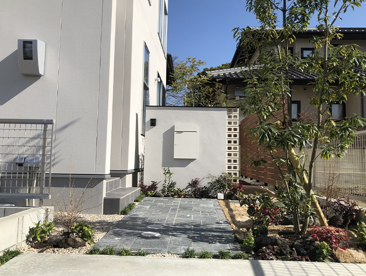 緑が映えるステキな外構