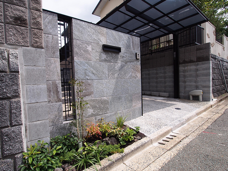 緑の欄間がステキな外構