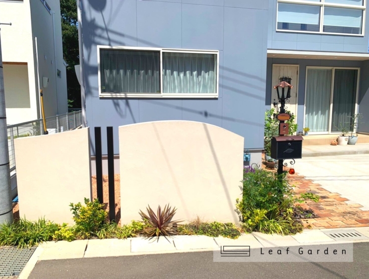 緑との調和がステキな外構