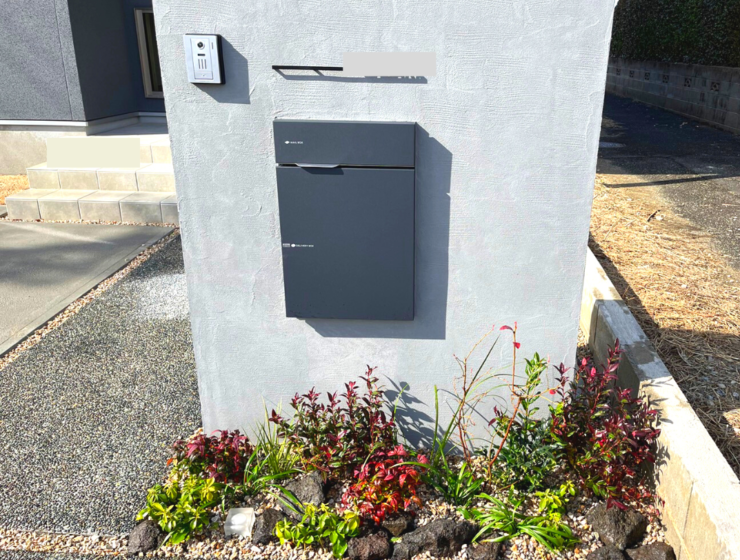 木の温もりと植栽が彩る　オープン外構