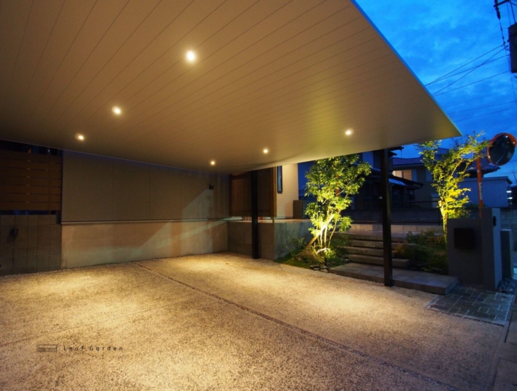 建物と調和したモダン・エクステリア