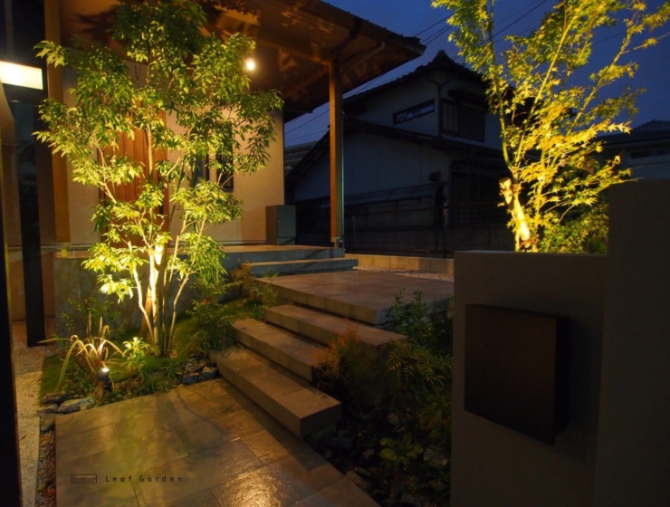 建物と調和したモダン・エクステリア