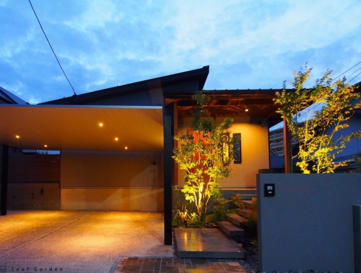 建物と調和したモダン・エクステリア