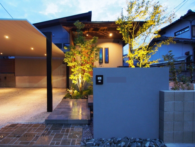 建物と調和したモダン・エクステリア