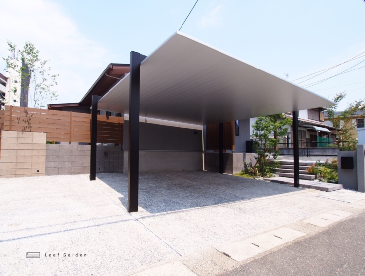 建物と調和したモダン・エクステリア