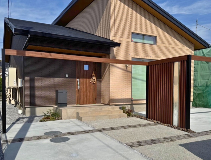 重厚感と開放感を両立したデザイン