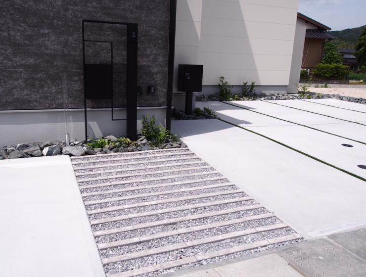 スマート機能と素材の融合で魅せるエクステリア