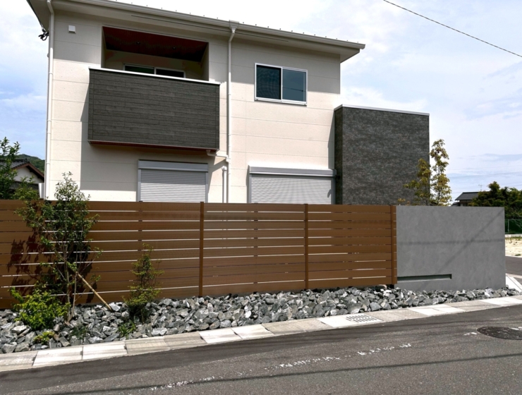 スマート機能と素材の融合で魅せるエクステリア