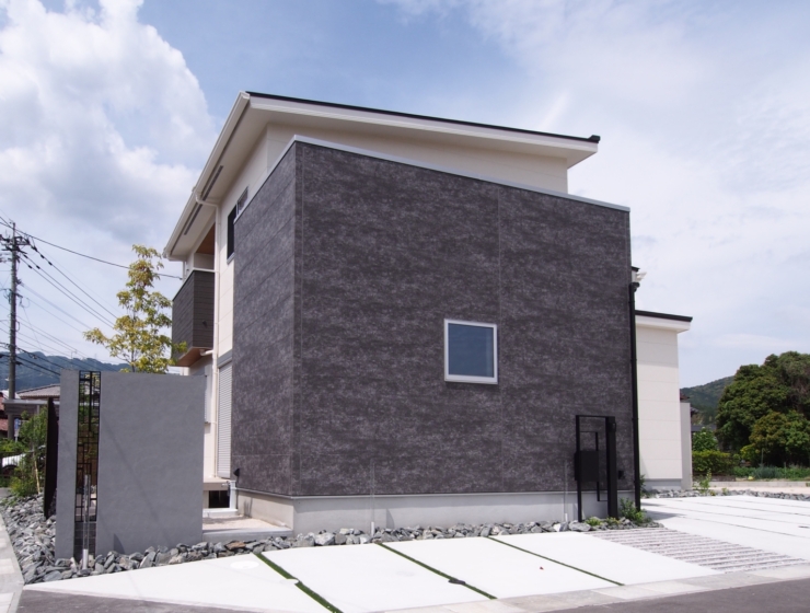 スマート機能と素材の融合で魅せるエクステリア