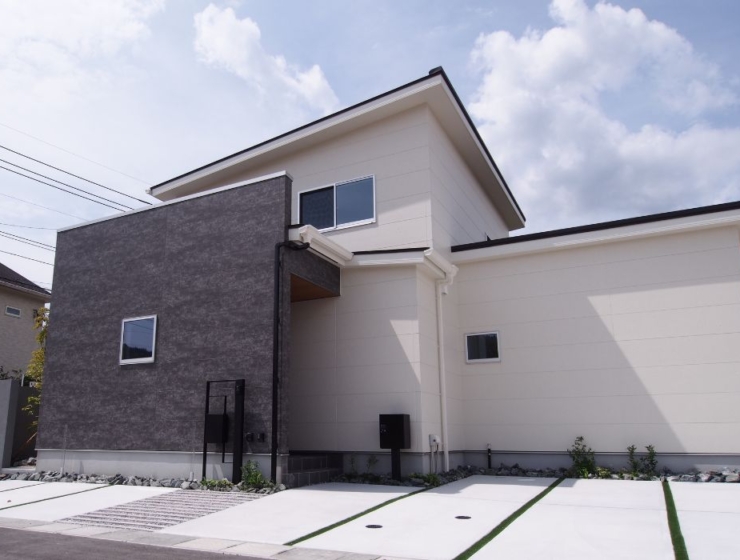 スマート機能と素材の融合で魅せるエクステリア