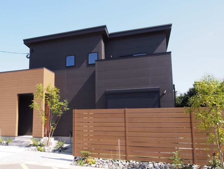 落ち着きとモダンなエクステリア