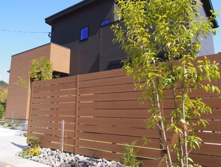 落ち着きとモダンなエクステリア