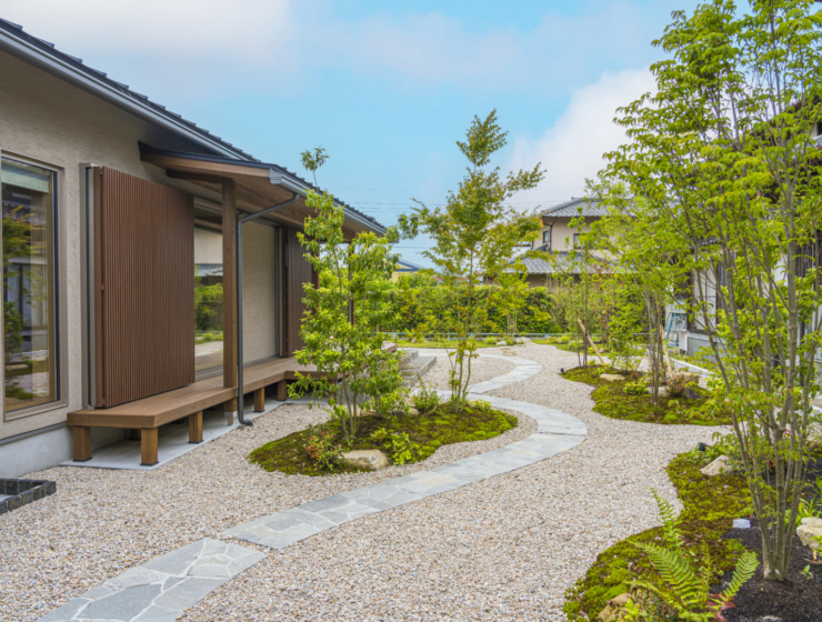 緑あふれるお庭　季節と夜風を感じて・・・