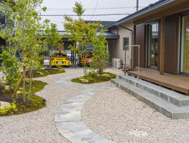 緑あふれるお庭　季節と夜風を感じて・・・